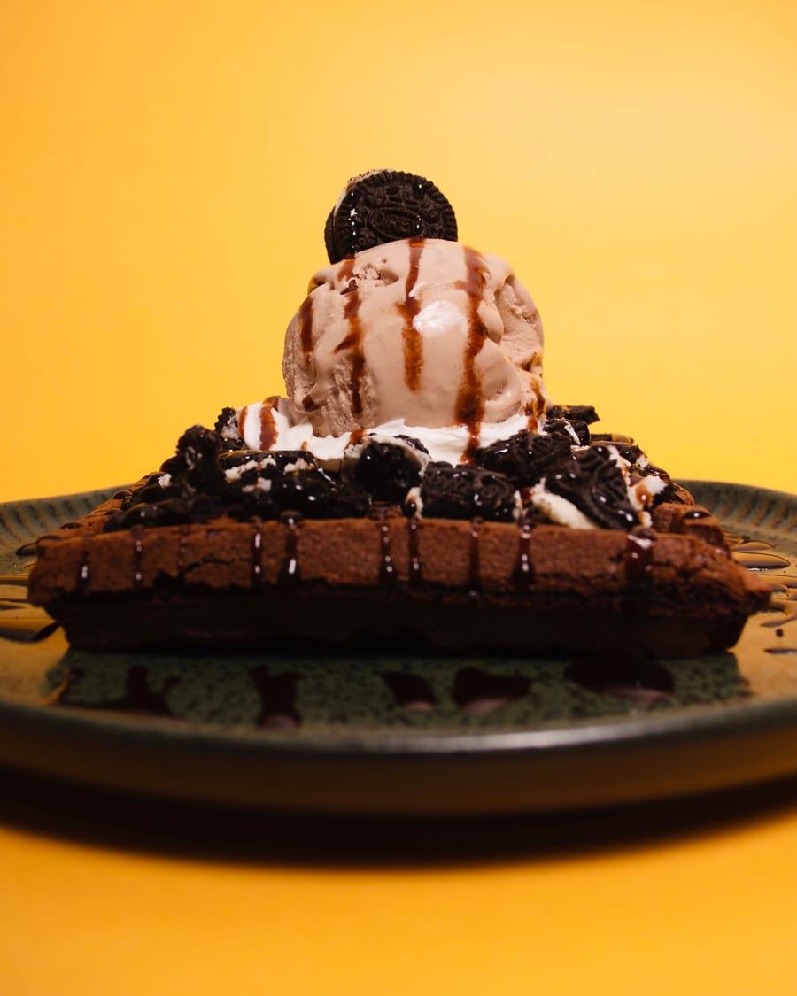 Brownie Sauce Waffle (ब्राउनी सॉस वाफल)