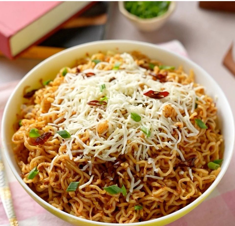 Maggi Cheese Vegetable (मैगी चीज वेजिटेबल)
