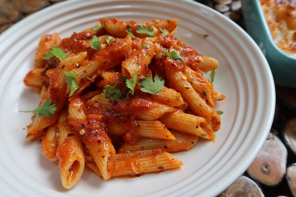Red Spicy Sauce Pasta (रेड स्पाइसी सॉस पास्ता)