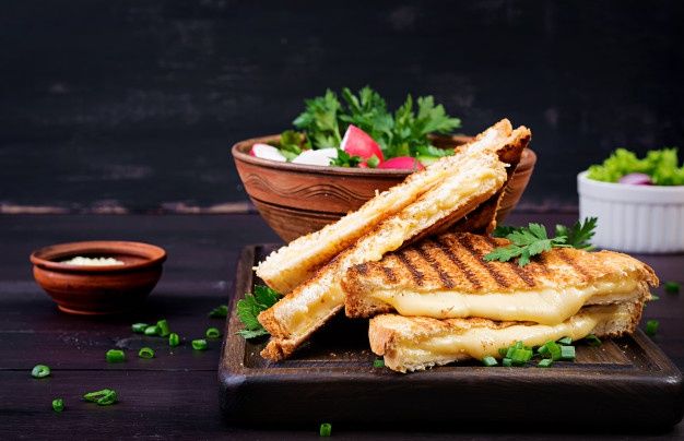 Sandwich (Cheese Chutney) (सेंडविच (चीज चटनी))
