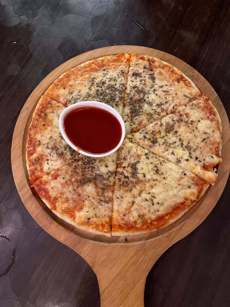 Margherita (Medium Extra Cheese) (मार्गेरिटा (मीडियम एक्स्ट्रा चीज))