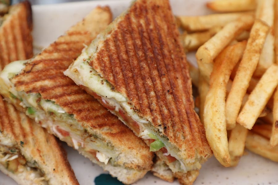 वेजिटेबल सेंडवीच (Cheese) - Vegetable Sandwich