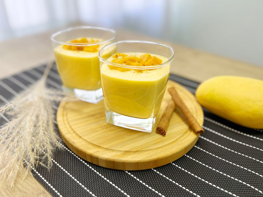 Mango Punjabi Lassi (मैंगो पंजाबी लस्सी)