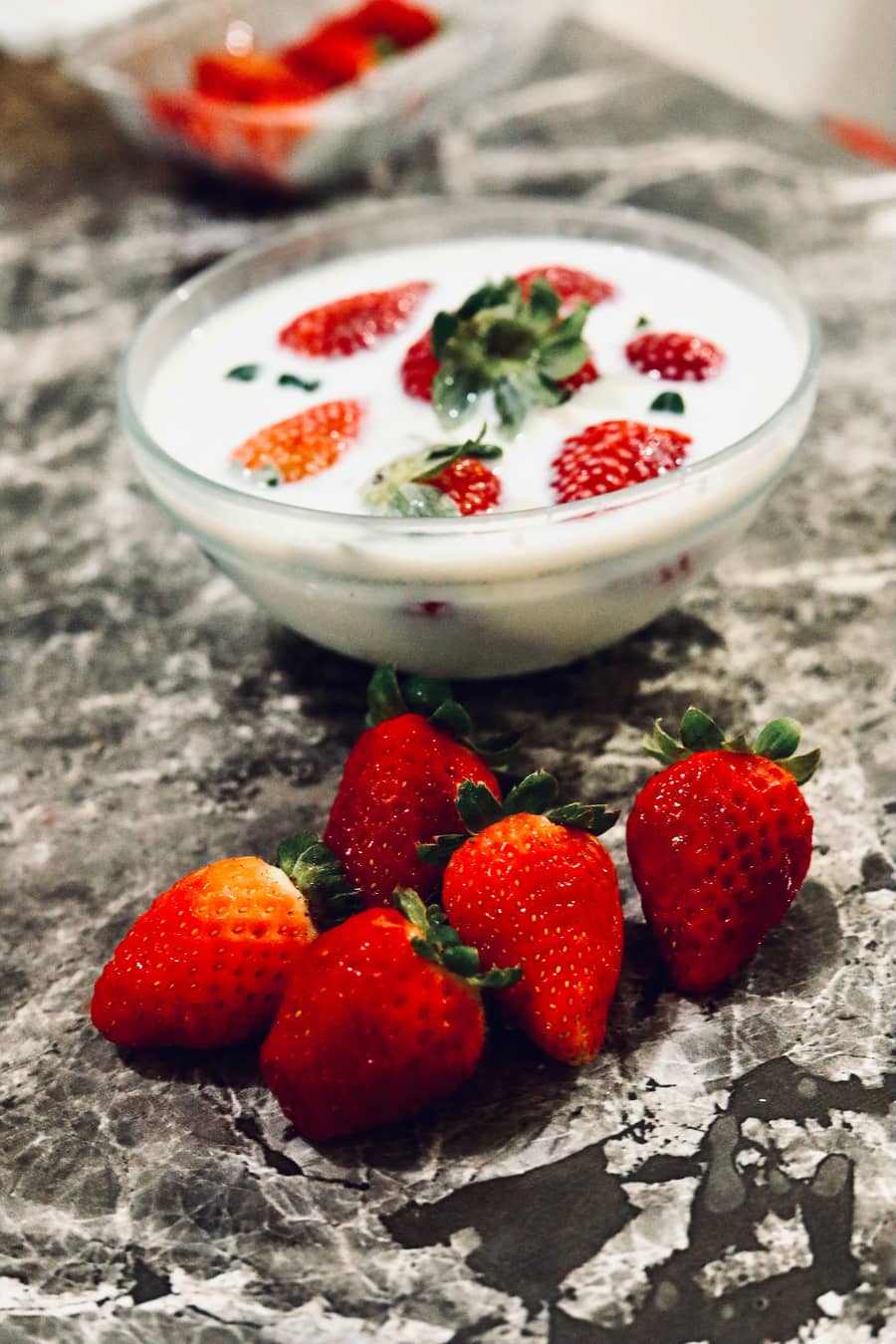 Strawberry Rabdi Faluda (स्ट्रॉबेरी रबड़ी फालूदा)