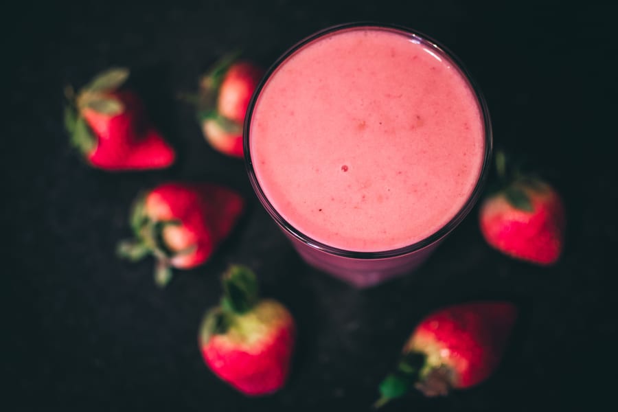 Strawberry Rajasthani Lassi (स्ट्रॉबेरी राजस्थानी लस्सी)