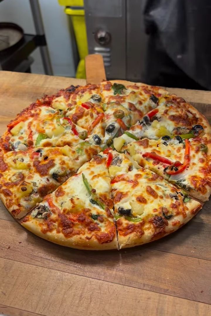 Veg Extravaganza Pizza (Large)