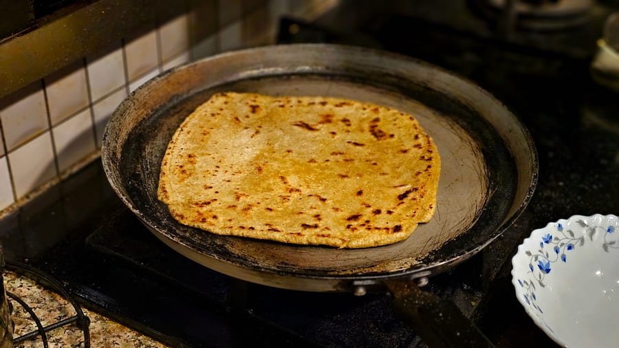सेव पराठा