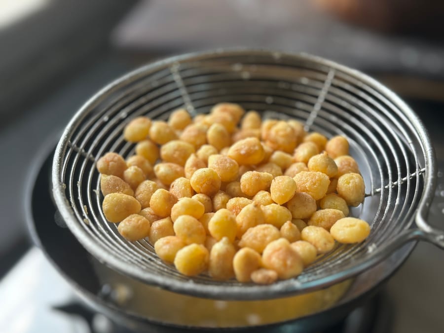 Laal Boondi (Tikhi)