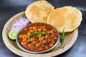Chole Bhature (2 Pcs) (छोले भटूरे (2 नग))