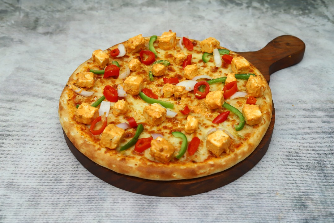 Paneer Tandoori Pizza (पनीर तंदूरी पिज़्ज़ा)