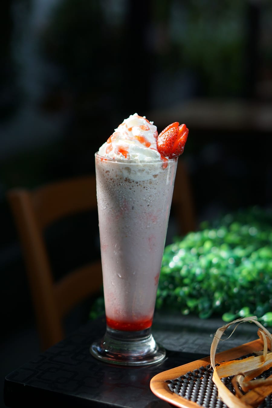 Strawberry lassi with ice cream
