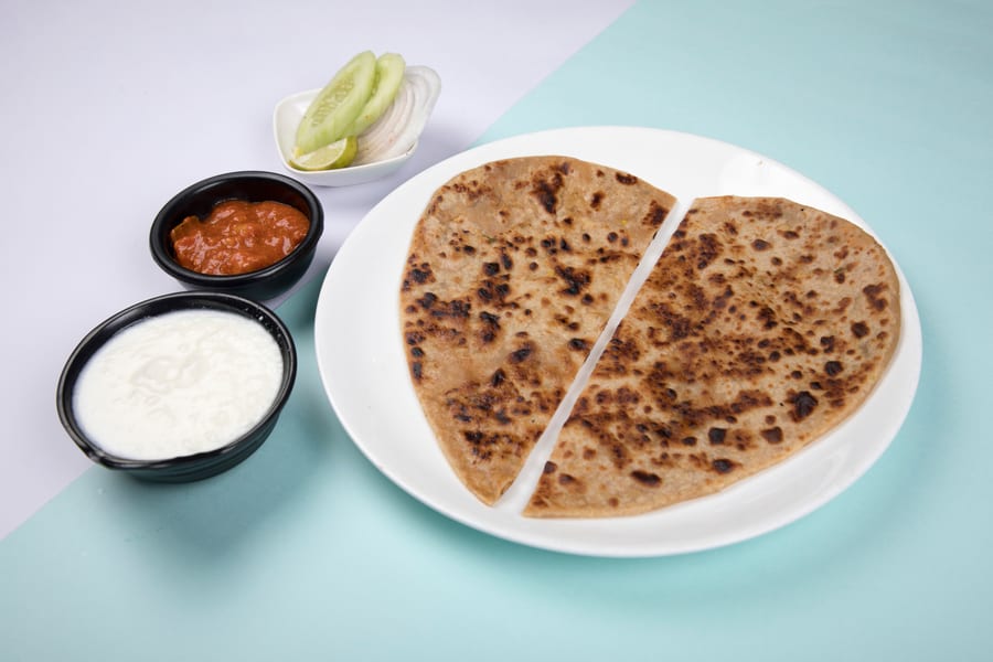 Aloo Paratha with Curd (2 Pcs)