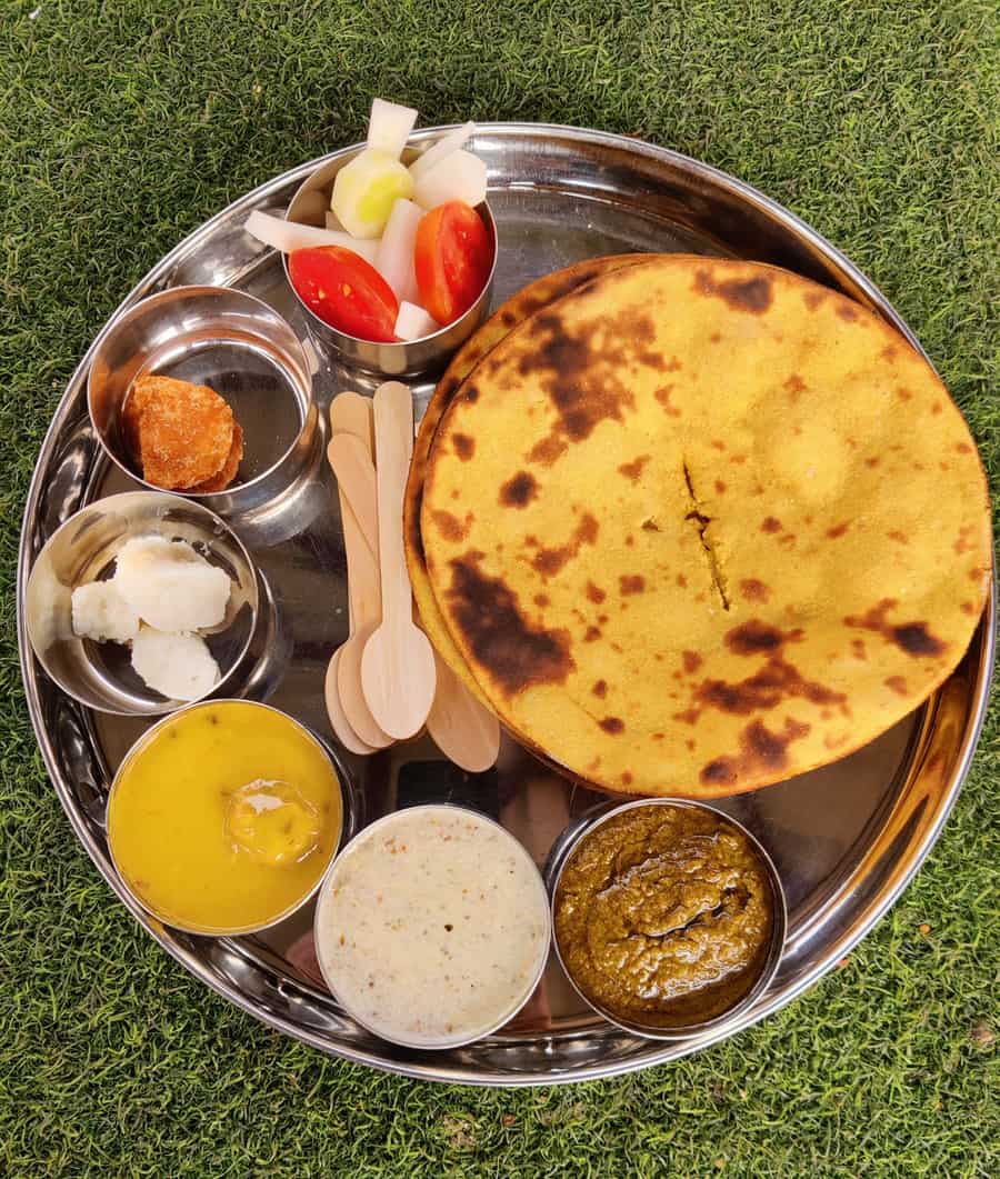 Thali -  4 तवा रोटी  ,दाल तड़का  ,मिक्स वेज सब्जी  ,चावल  ,  सलाद  , अचार