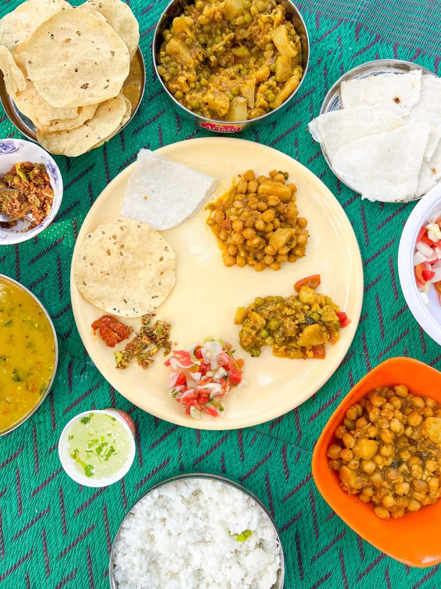 Basic Thali (2 Sabji, Dal Fry, Plain Rice, Butter Roti (5), Onion Salad)