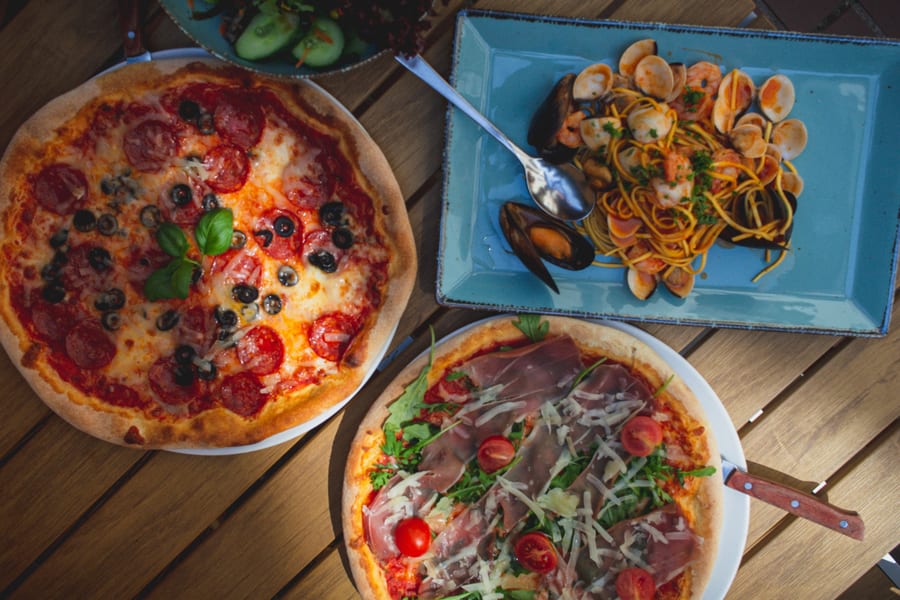 White Red Pasta Pizza (Large)
